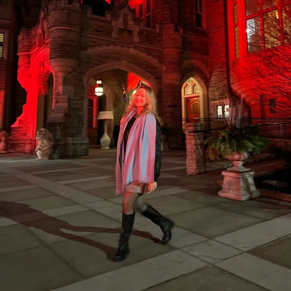 Meet your Posher, Tamara - Picture 1 of 1